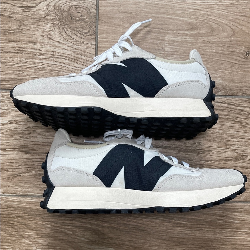New Balance 327 White & Black Retro Runner Sneakers - Picture 4 of 6